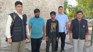 ठक-ठक गैंग के तीन शातिर चोर गिरफ्तार, दिल्ली-एनसीआर में की 24 से अधिक चोरियां