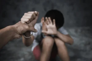 टॉफी के बहाने ले गया बच्चा… लेकिन असली मकसद जानकर रूह कांप उठेगी!