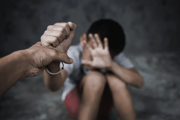 टॉफी के बहाने ले गया बच्चा… लेकिन असली मकसद जानकर रूह कांप उठेगी!