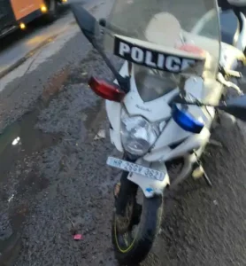 CET ड्यूटी पर तैनात पुलिसकर्मी उड़े 20 मीटर दूर! तेज रफ्तार कार ने मारी भीषण टक्कर