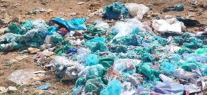 मास्क और सिरिंज से उठ रही है ऐसी गंध, जो बीमारी लेकर आती है…