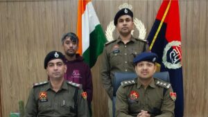 महिला से करोड़ों की साइबर ठगी… पुलिस ने पकड़ा वीजा कंसल्टेंट…