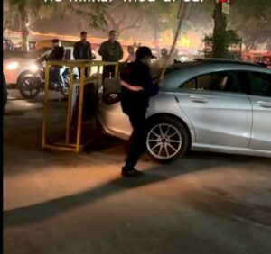 गुरुग्राम साइबर पार्क में मारपीट, मर्सिडीज कार में तोड़फोड़, वीडियो वायरल