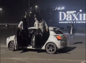 रेस्टिकेट बालक’ स्टाइल में गुरुग्राम की सड़कों पर स्टंट, पुलिस जांच में जुटी