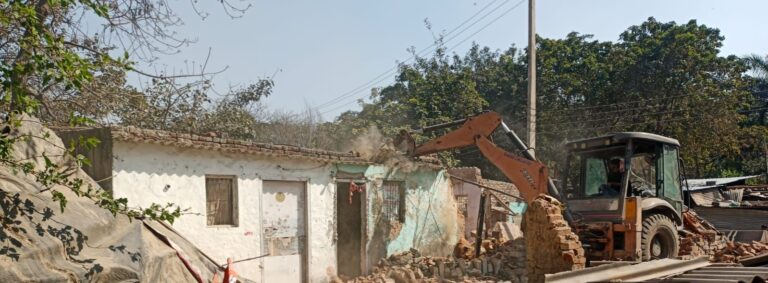 कब्जाधारियों पर चला प्रशासन का डंडा… गुरुग्राम में बड़ी कार्रवाई से हिली अवैध बस्तियां