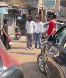 गुरुग्राम न्यू कॉलोनी मोड़ पर ब्लैक थार में दबंगों का हमला, बिजनेसमैन के बेटे की डरावनी पिटाई से बची जान