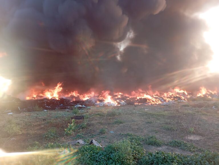 सुबह-सुबह गुरुग्राम में मचा हड़कंप, स्क्रैप यार्ड में लगी भीषण आग