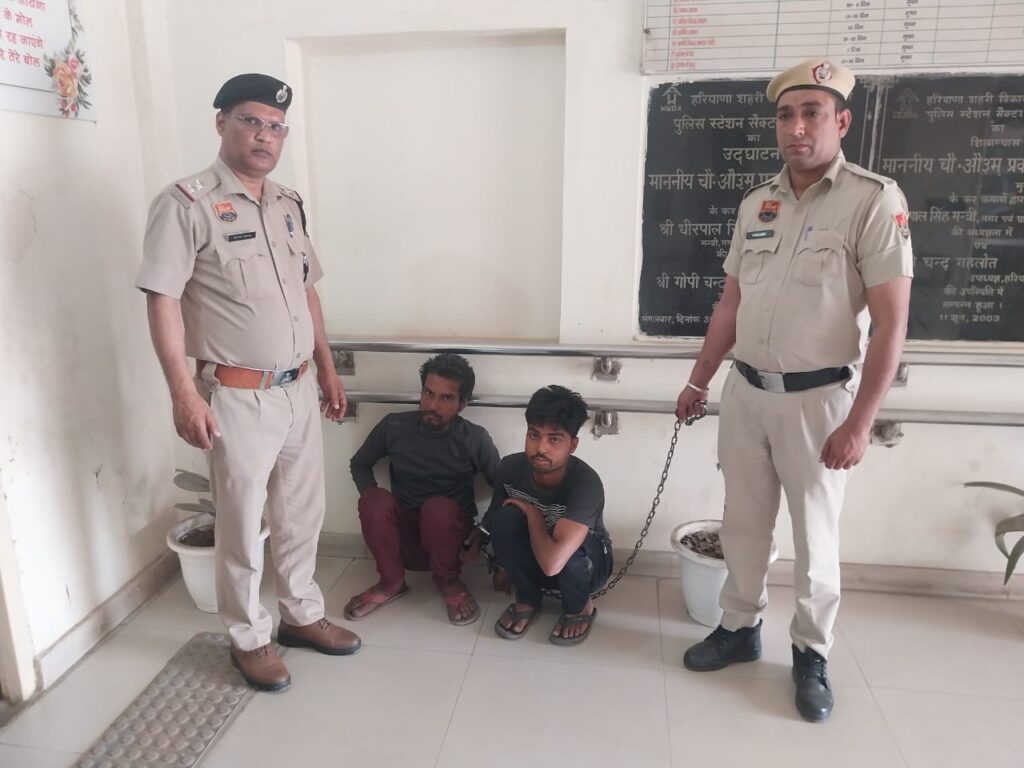 होटल के कमरे में मिला युवक का शव, मोबाइल को लेकर हुए झगड़े में हत्या का आरोप; दो गिरफ्तार