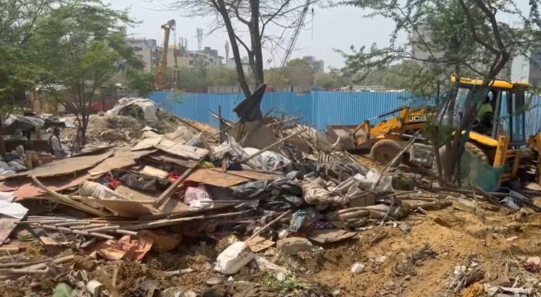 गुड़गांव में बुलडोजर कहर…  नशा तस्करों के ठिकानों पर बड़ा एक्शन!