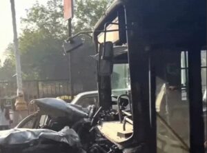 गुरुग्राम में दर्दनाक हादसा: तेज रफ्तार सिटी बस ने कार को मारी टक्कर, 21 वर्षीय युवक की मौत