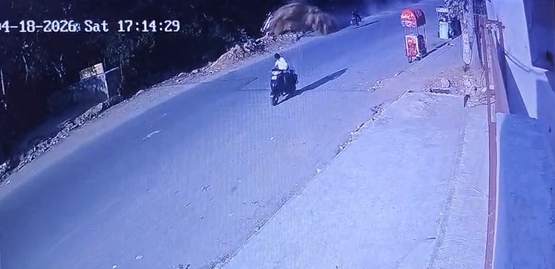 कार गड्ढे में गिरी… लेकिन CCTV में कुछ और दिखाया गया? प्रोफेसर ने उठाए गंभीर सवाल