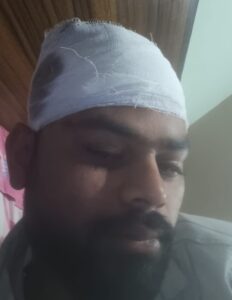 गुड़गांव में मामूली बात पर दुकानदारों ने ई-रिक्शा चालक को पीटा, CCTV में कैद वारदात