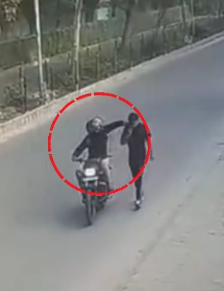 चलते-चलते फोन पर बात करना पड़ा भारी… Gurugram में फिर हुई बड़ी वारदात