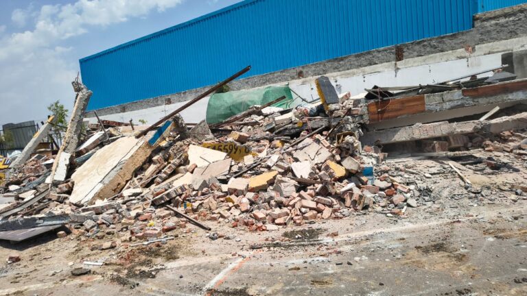 गुरुग्राम में अचानक चला बुलडोजर… करोड़ों का ऑफिस मिनटों में मलबा बना