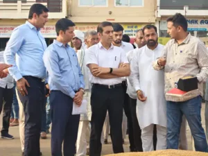 फर्रुखनगर मंडी में DC का औचक निरीक्षण, व्यवस्थाओं में खामियां मिलने पर दिए सख्त निर्देश