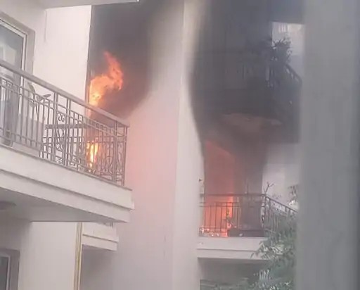 गुरुग्राम: सेक्टर-63A की सोसाइटी में फ्लैट में आग, फायर सिस्टम पर उठे सवाल