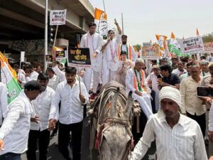 घोड़ागाड़ी पर क्यों उतरी कांग्रेस? गुरुग्राम में प्रदर्शन ने खींचा सबका ध्यान