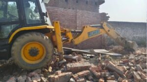 गुरुग्राम में नशा तस्करों पर बड़ी कार्रवाई: 5 मंजिला अवैध पीजी बिल्डिंग ध्वस्त
