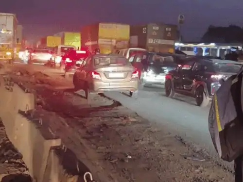 IMT मानेसर फ्लाईओवर पर खड़े कंटेनर से टकराया ट्रक, 3 की मौके पर मौत
