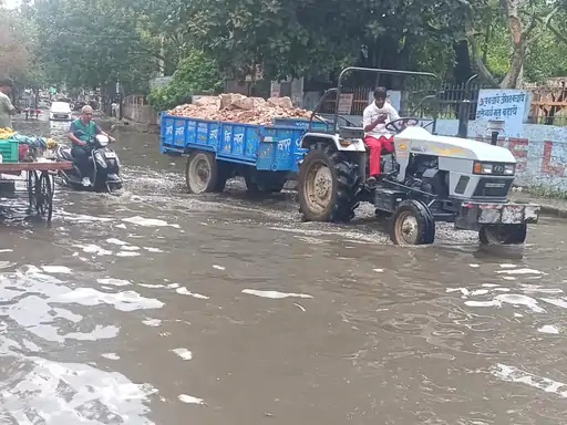 जहां करोड़ों खर्च होने के दावे थे, वहां बारिश ने खोल दी असली सच्चाई!