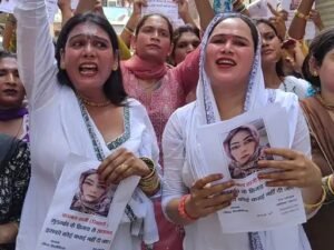 गुरुग्राम में किन्नर समाज की लड़ाई सड़क पर आई… अपने ही लोगों के खिलाफ क्यों उतरे?