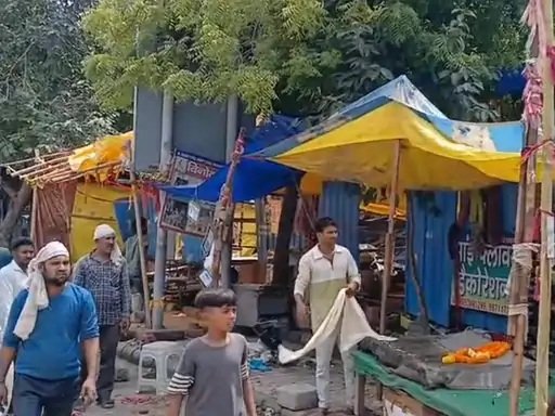 पहले मुनादी, फिर 10 JCB लेकर पहुंचा प्रशासन… गुरुग्राम में 30 दुकानों पर चला बुलडोजर