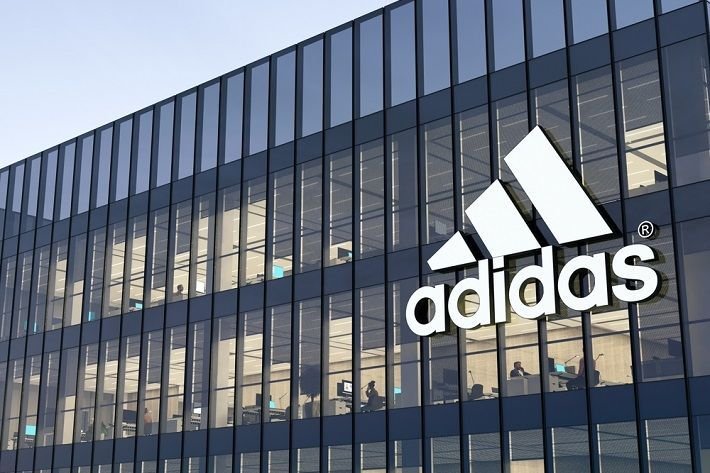 Adidas के गुरुग्राम Tech Hub में बड़ी छंटनी! 45-50% कर्मचारियों पर असर?