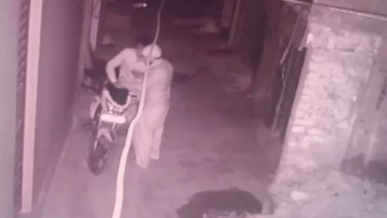 आखिर 3 मिनट में कैसे चोरी हुई Apache? CCTV में दिखे दो शातिर चोर